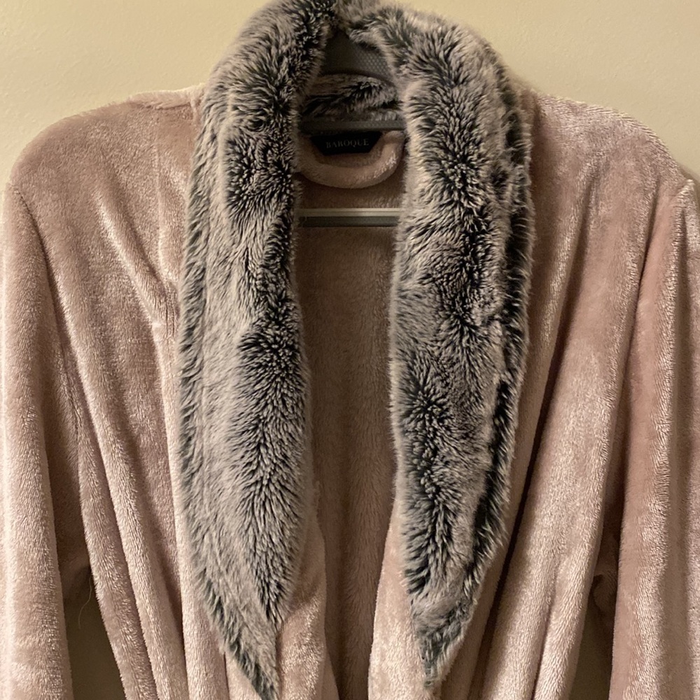Baroque Robe FREE SHIPPING (purchased from Kirklands) XXL